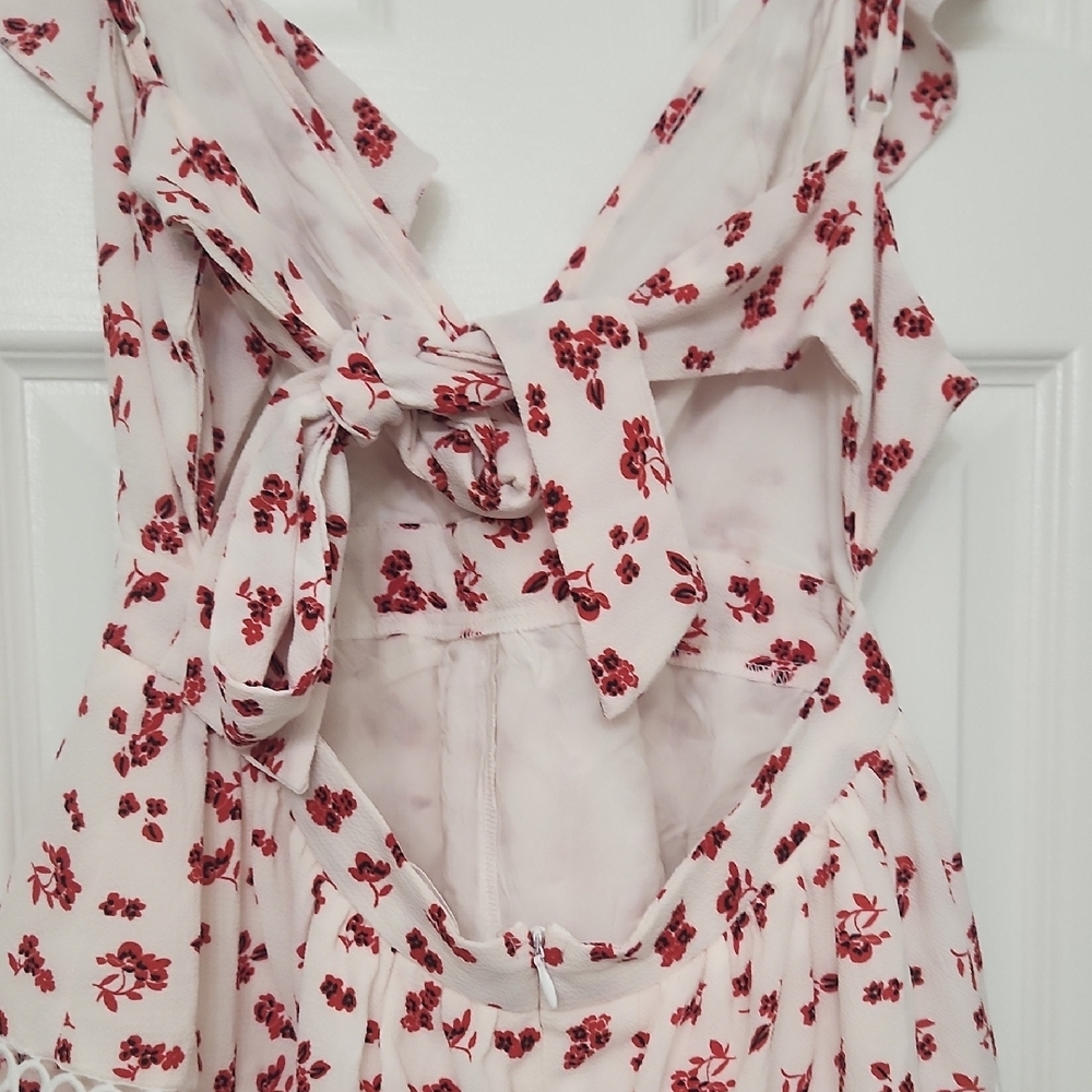 Floral Ruffle Sleeveless Top - Picture 6 of 10